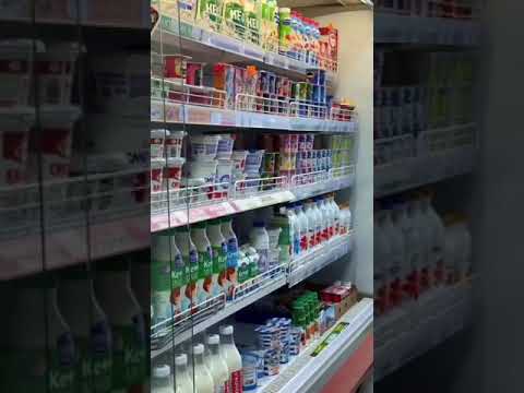 Владелец супермаркета слил весь алкоголь с прилавков в раковину