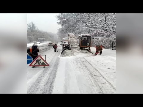 Более 70 ДТП произошло из-за снегопада в Алматы