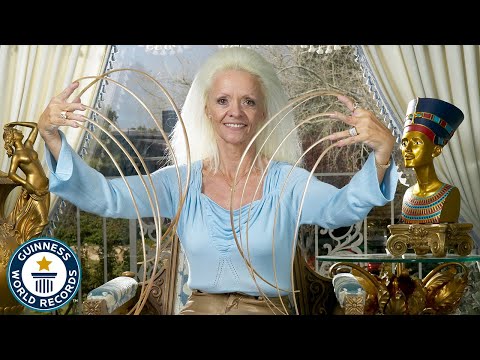 Lee Redmond: Longest Fingernails Ever - Guinness World Records