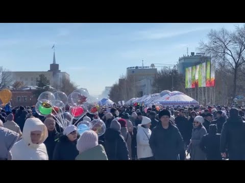 Горожан и гостей Костаная угощали наурыз коже и баурсаками