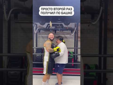 Казахстанский певец победил Джигана на ринге