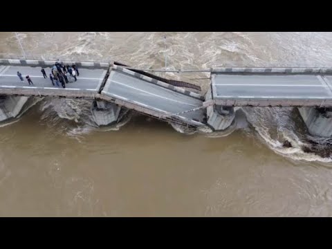 Автомобильный мост обрушился в Усть-Каменогорске