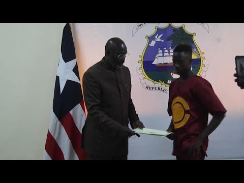 19-летний парень из Либерии нашел на дороге $50 000 и вернул владелице