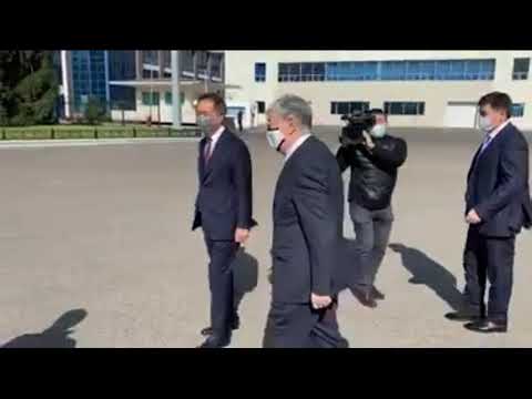 Токаев продемонстрировал новый вид приветствия в период коронавирусной пандемии
