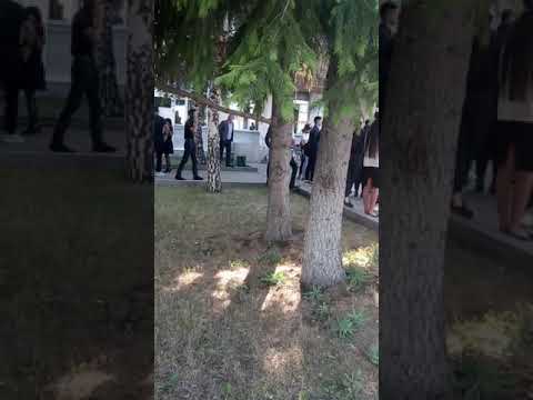 Столпотворение студентов возле вуза сняли на видео в Петропавловске