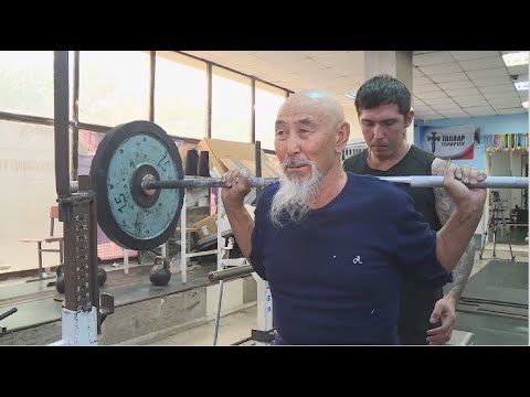 80-летний житель Темиртау готовится к ЧМ по пауэрлифтингу