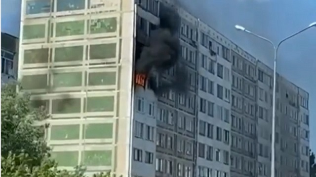 Пожар в многоэтажке Нур-Султана попал на видео
