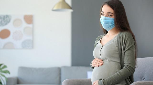 Врач назвал главные риски для беременных при «Омикроне»