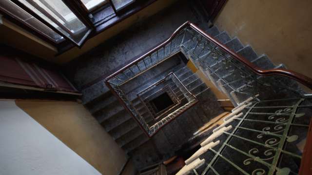 Годовалый ребёнок упал с восьмого этажа в лестничный пролёт в Казахстане