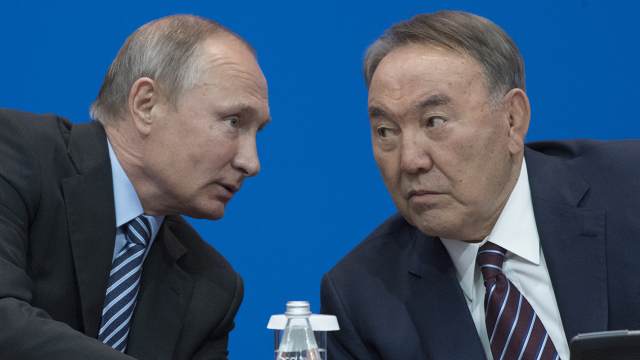 Владимир Путин поздравил Нурсултана Назарбаева
