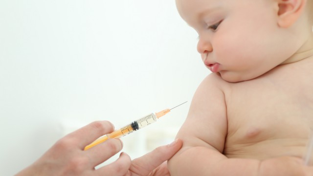 Новый фейк в Казнете — вакцинация младенцев от коронавируса
