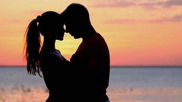 По мнению психологов, мужчины и женщины влюбляются по-разному