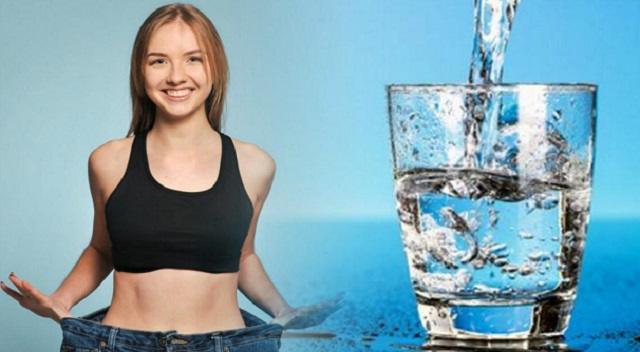 Сколько воды надо выпивать в сутки, чтобы избавиться от лишнего веса