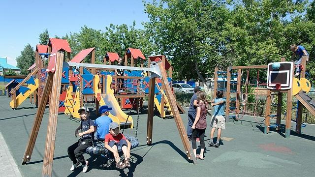 «Раз на раз»: Астанчанин влез в разборку детей на игровой площадке