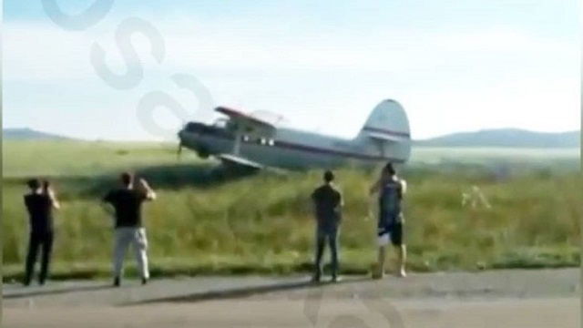 Самолет совершил вынужденную посадку в ВКО