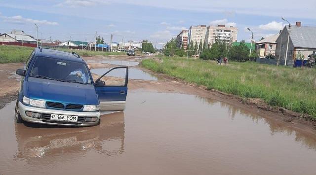 «Жить по-человечески»: Жители микрорайона в Рудном устали от равнодушия городских властей