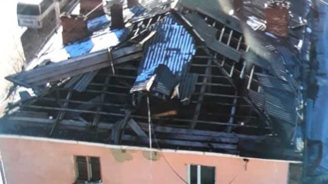 Видео: В Акмолинской области сильным ветром сорвало крышу школы