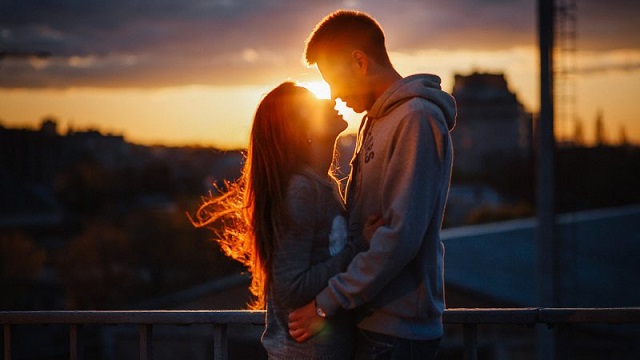 Первая любовь: 17-летнего юношу могут посадить за сексуальную связь с 15-летней подругой в Казахстане