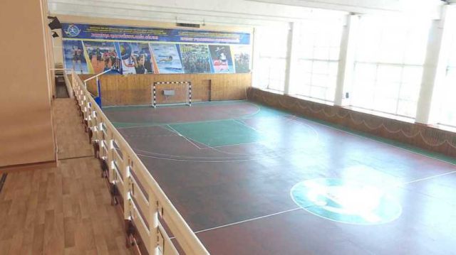Скольким школам Казахстана требуются новые спортзалы