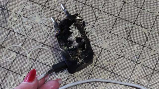 Зарядка от телефона взорвалась у девушки из Казахстана