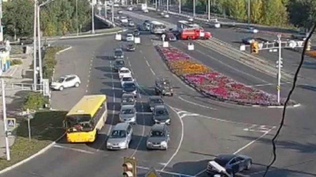 Видео: Пожарная машина и трамвай не поделили перекресток в Усть-Каменогорске