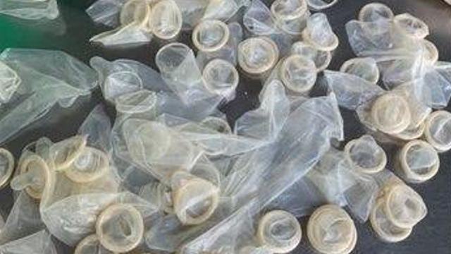 Секонд-хэнд: Стражи порядка изъяли более 300 тысяч использованных презервативов