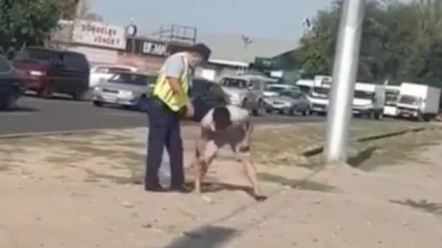Видео: Пьяный казахстанец с ножом напал на клиента СТО