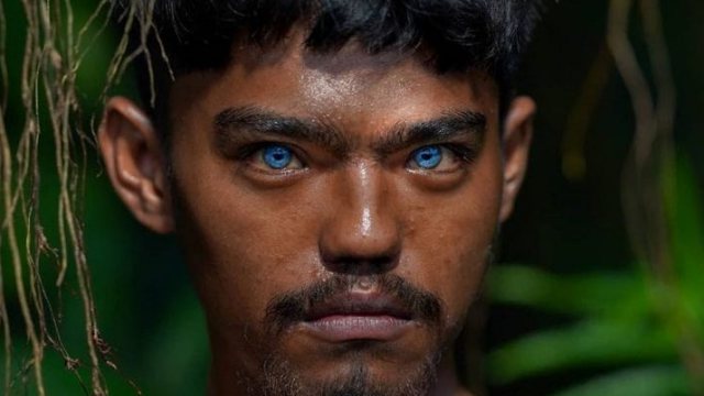 Людей с аномально синими глазами обнаружили на острове в Азии