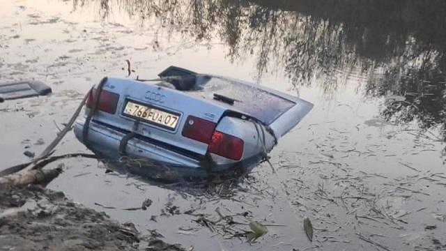 Трое детей погибли в утонувшей в реке машине под Уральском