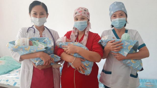 23-летняя девушка стала мамой шестерых детей в Казахстане