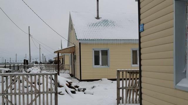 «На стенах плесень, полы ледяные»: переселенцы в Северном Казахстане замерзают в новых домах