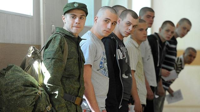 Видео: Сколько казахстанцев получат повестку в армию через SMS