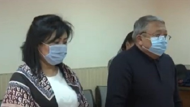 Видео: Бывший главврач детской больницы в Казахстане ремонтировал внедорожник на бюджетные деньги