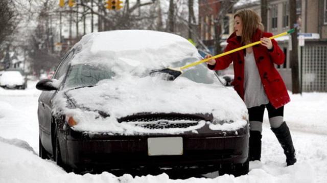 Какие ошибки можно допустить при очистке автомобиля от снега