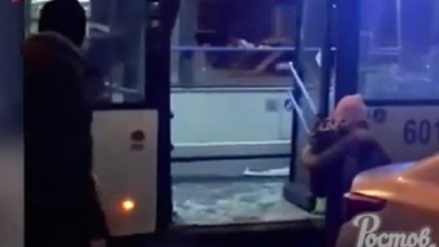 «Салон в осколках»: Столкновение двух автобусов расследуют полицейские
