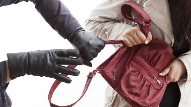 22-летний оболтус вырвал сумку у женщины на улице в Костанае