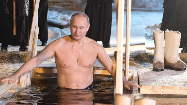 Путин изменил ежегодной традиции на Крещение из-за COVID-19