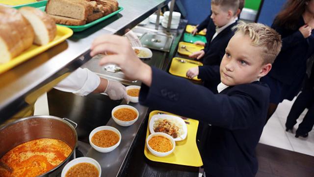 Что хотят поменять в организации питания школьников