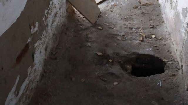 Видео: Двое детей упали в глубокий септик в Туркестанской области