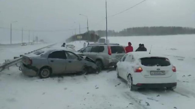 На Челябинском тракте столкнулись около 20 автомобилей