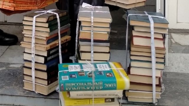 «Вторая жизнь»: 500 книг передала библиотека имени Толстого в следственный изолятор Костаная