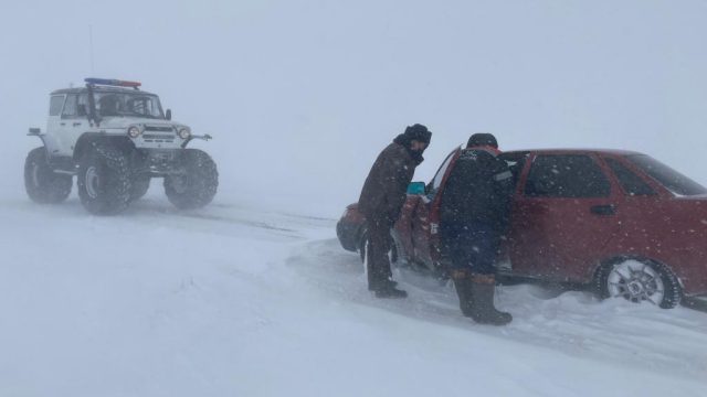 Более 100 участков автодорог закрыты в Казахстане