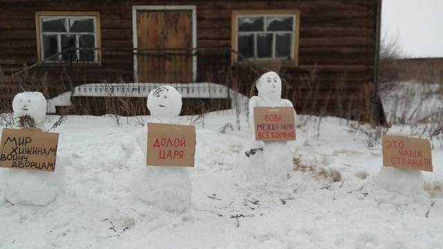 Оттепель: Снеговикам разрешили митинговать в России