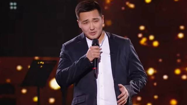 Оперный певец из Казахстана заставил россиян встать