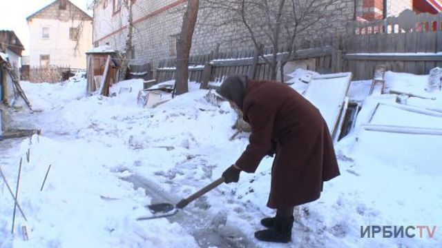 Одинокой пенсионерке грозят штрафом за неубранный снег