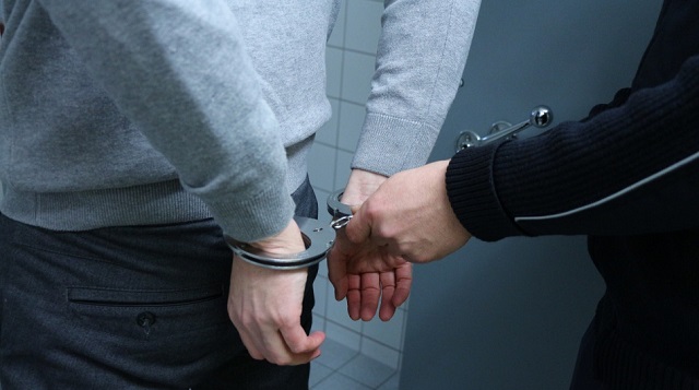 В Костанае поймали полицейского, продававшего наркотики