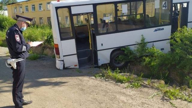 «Отказали тормоза»: Автобус на скорости снёс людей на остановке