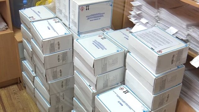 Видео: Антикоронавирусные аптечки раздают в Костанае