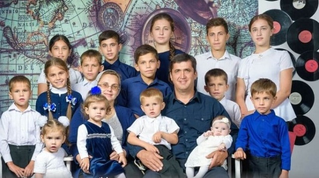 В многодетной семье Култышевых из СКО родился 18-й ребенок
