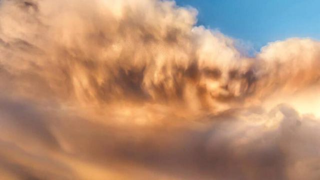 «Жуткое лицо»: Сделанное подростком фото облаков удивило Сеть